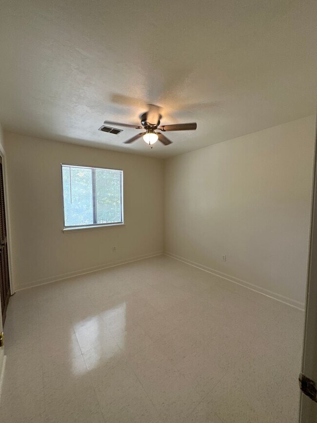 Building Photo - 3708 Donovan Dr