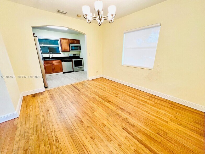 Building Photo - 410 Pinecrest Dr