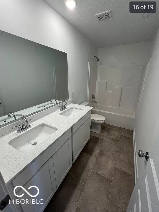 Building Photo - 705 Newton Dr