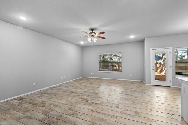 Building Photo - The Perfect Rental in Rupple Meadows!