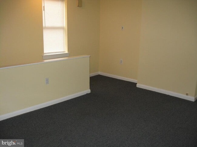 Building Photo - 1048 South St