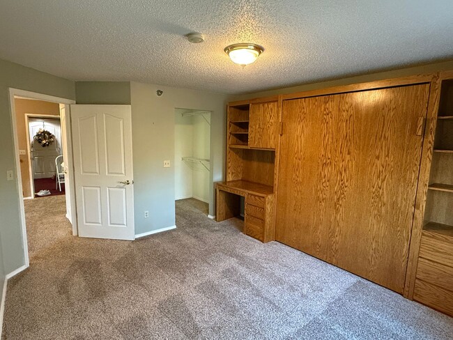 Building Photo - 2-bedroom Condo for rent off Sheridan Lake Rd