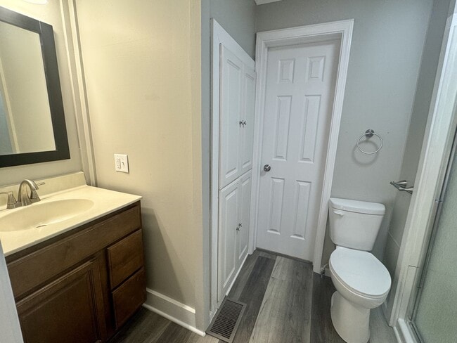 Building Photo - 913 N Morrison St