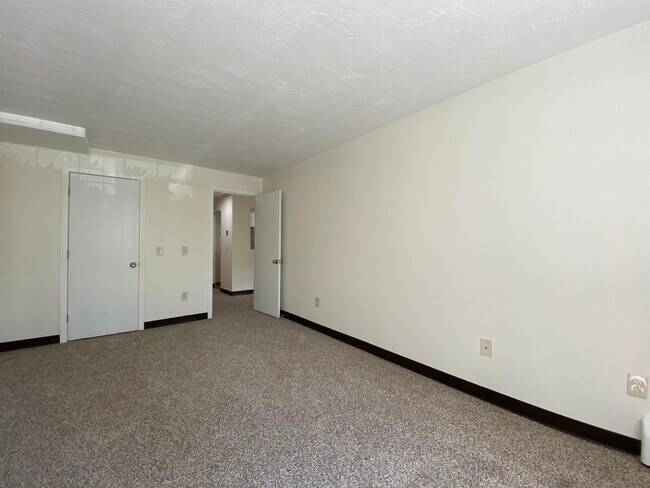 Building Photo - 379 Huse Rd