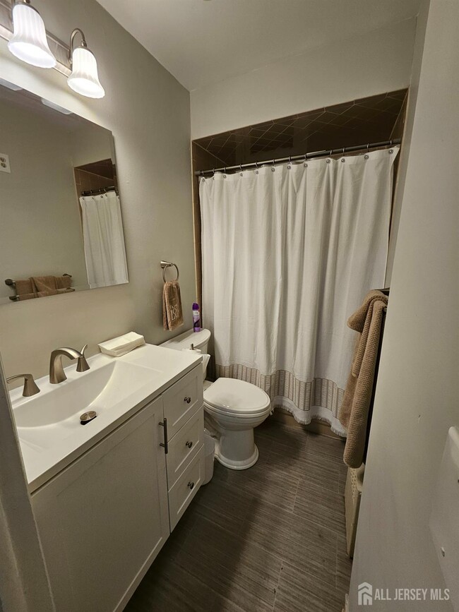 Building Photo - 74 Coley St