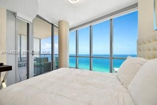 Building Photo - 17121 Collins Ave