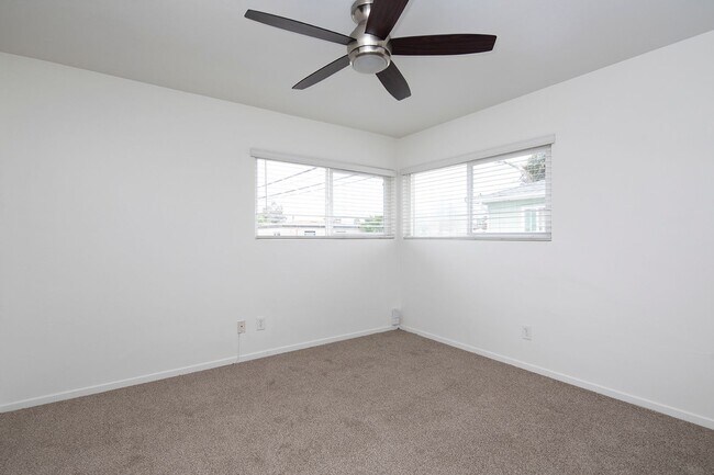 Building Photo - *OPEN HOUSE: 9/28 11:30AM-1PM* Upstairs 2B...