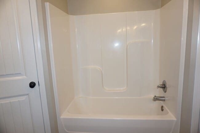 Building Photo - 210 Lake Dr