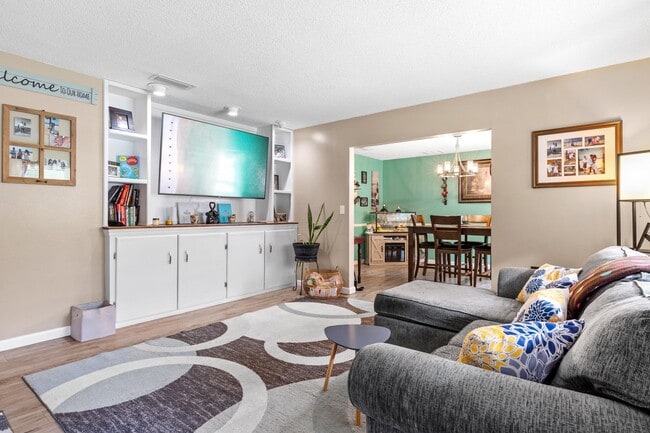 Building Photo - 2442 Duncan Dr