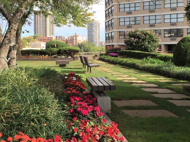 Primary Photo - 7004 JFK Blvd E