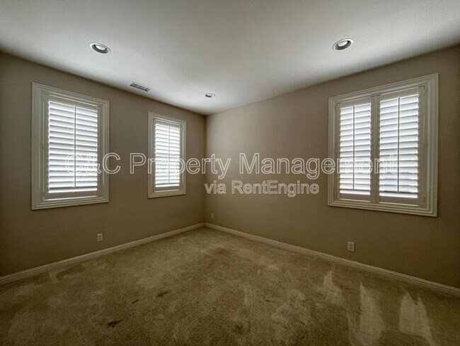 Building Photo - 53 Goldenrod