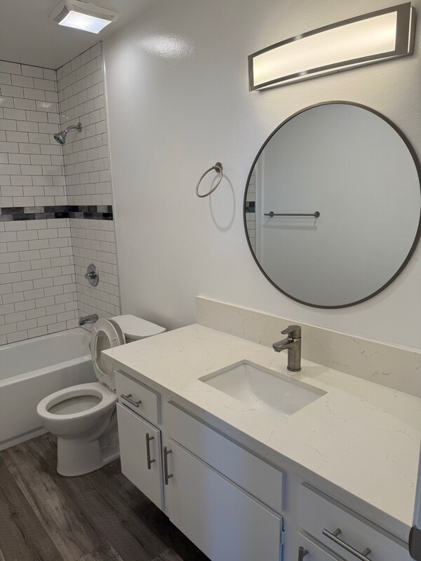 Building Photo - 966 W 11th St