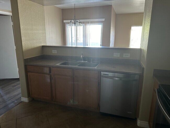 Building Photo - 7255 W Sunset Rd