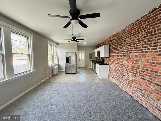 Building Photo - 326 Fountain St