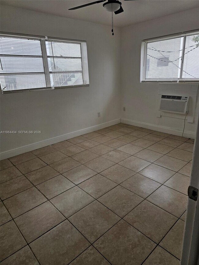 Building Photo - 16851 NE 21st Ave