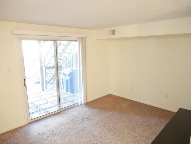 Building Photo - Jessup Townhome- Move-in Ready