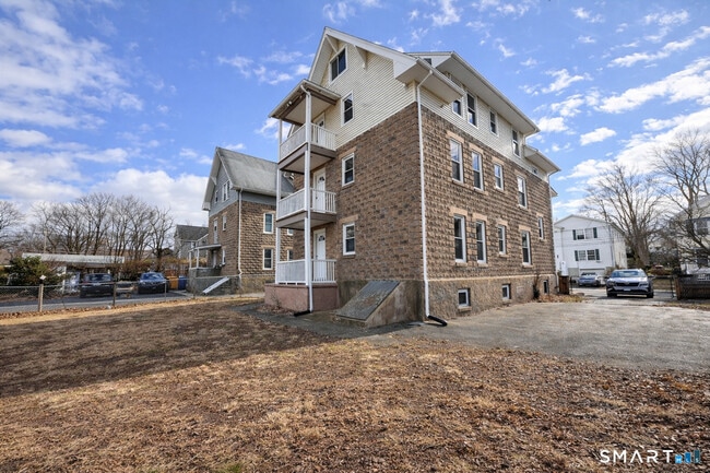 Building Photo - 166 Sherman Ave