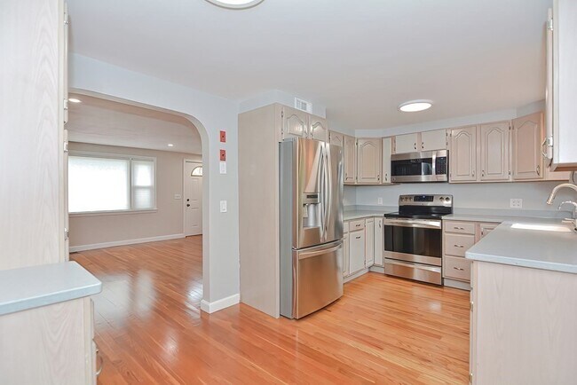 Building Photo - 4 Edgemont Ave