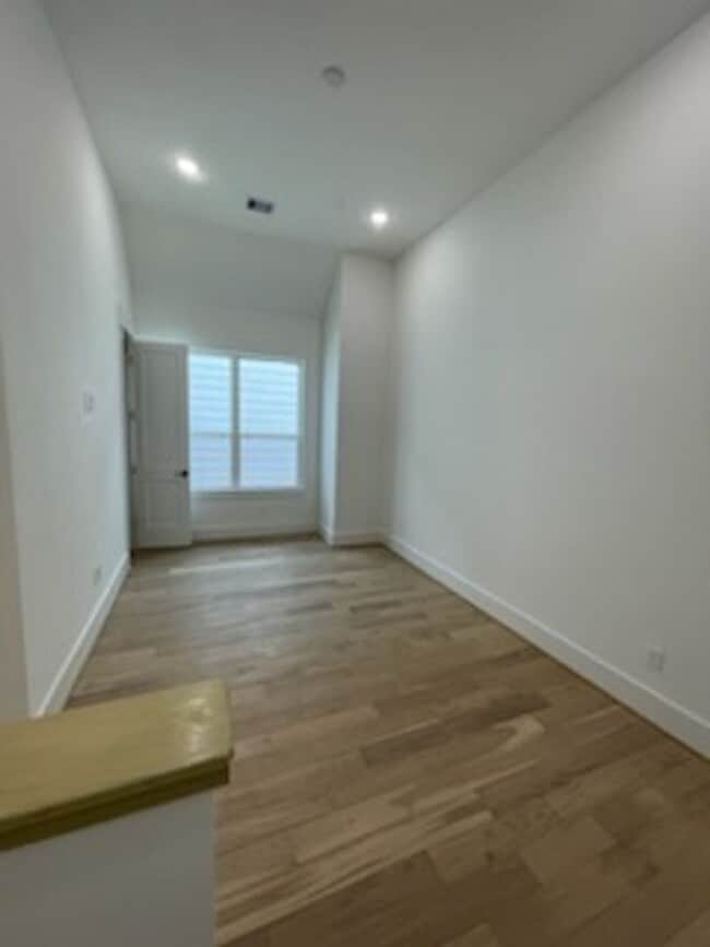 Building Photo - 9024 Wellspring Dr