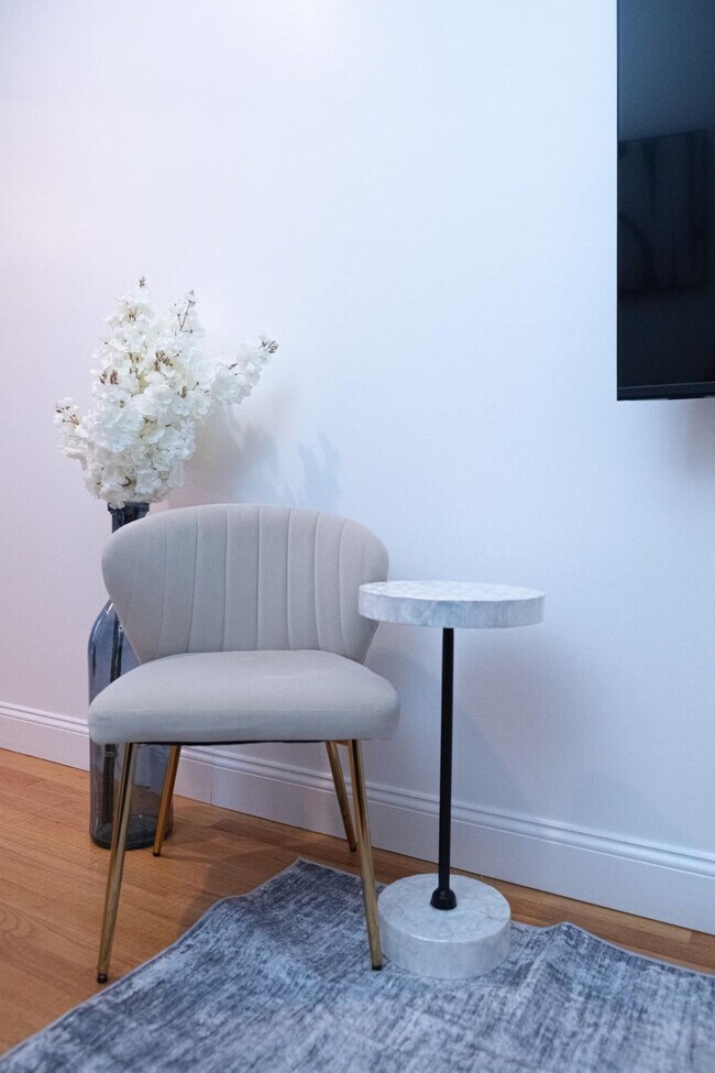 Building Photo - 302 E 104th St