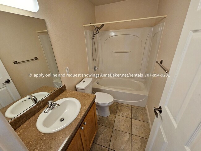 Building Photo - Close to Shopping Cloverdale 2 Bedroom Available Now