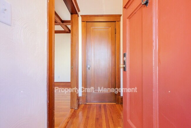 Building Photo - 105 Marlboro St