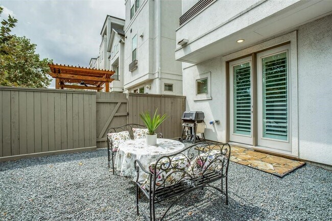 Building Photo - 423 T C Jester Blvd