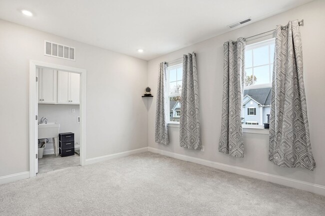 Building Photo - AVAILABLE BEAUTIFUL AND COMFORTABLE HOME