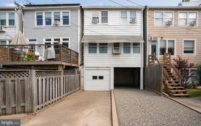 Building Photo - 3822 Beecher St NW