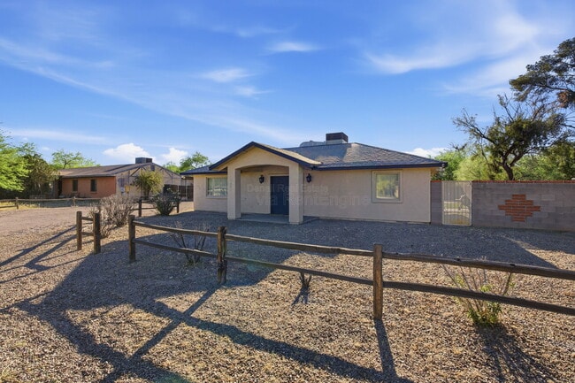 Building Photo - 1901 N Rosemont Blvd