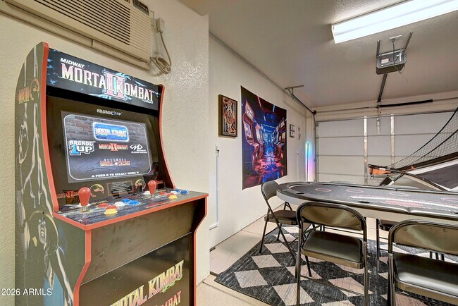 Building Photo - 1027 W 19th St