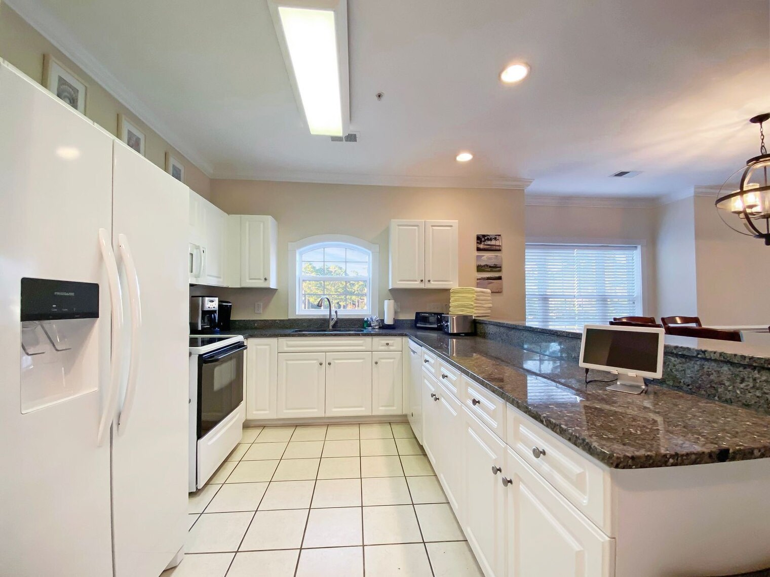 Building Photo - 4880 Dahlia Ct