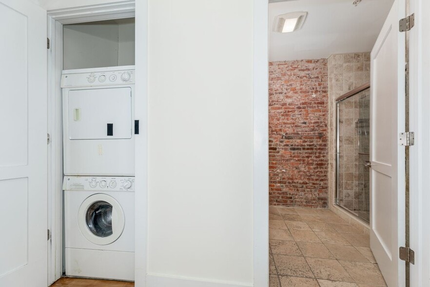 Building Photo - 116 Crown St