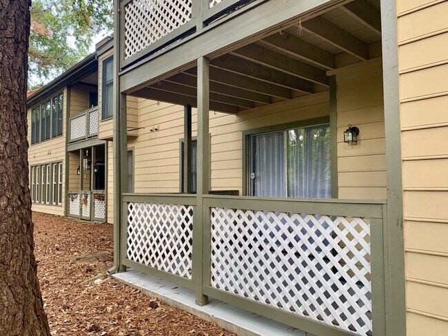 Building Photo - 1 Bed | 1 Bath Condo Near Glenwood - Water...