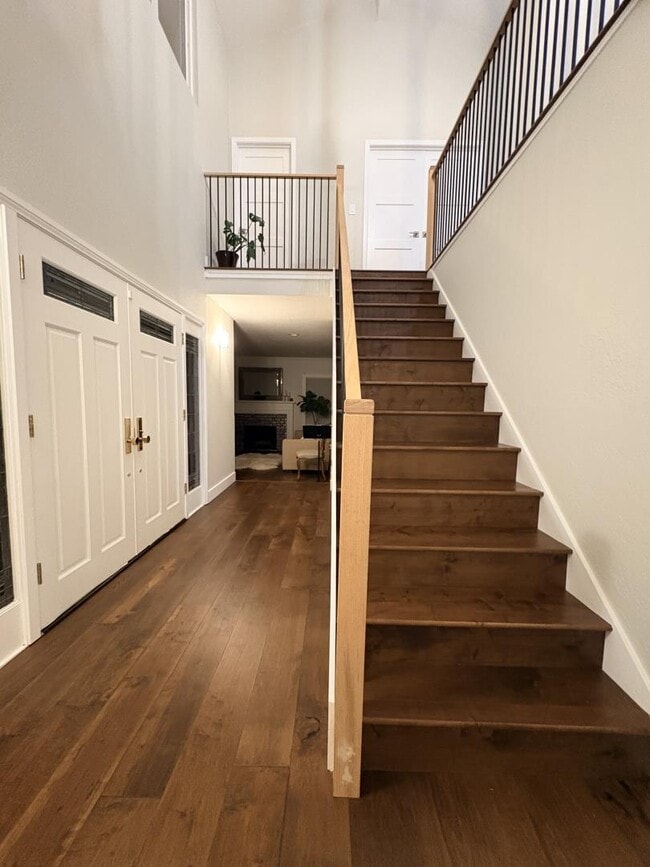 Building Photo - 1204 Lubich Dr