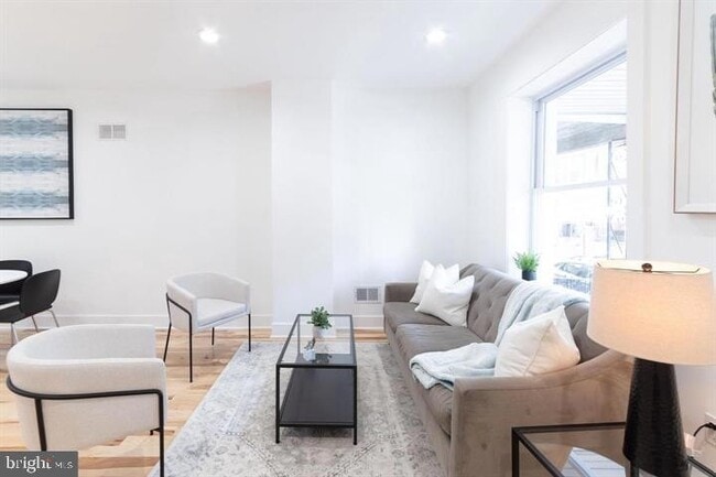 Building Photo - 2937 Nicholas St