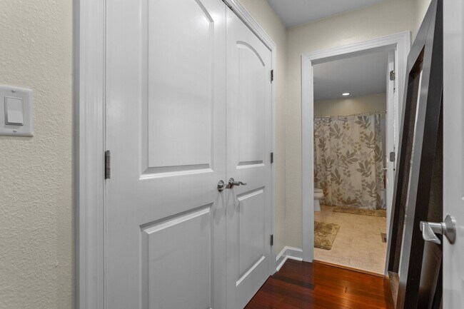Building Photo - Welcome to your dream home in Norfolk, Virginia!