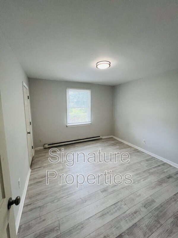 Building Photo - 1221 Montgomery Ave