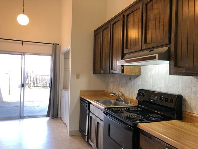 Building Photo - 9362 Mira Del Rio Dr