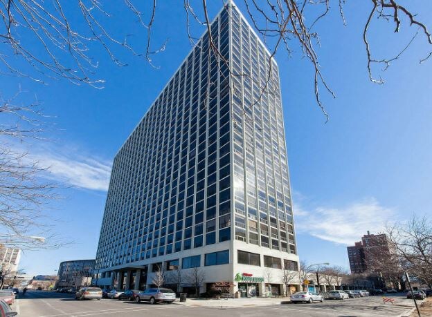 Building Photo - 4343 N Clarendon Ave