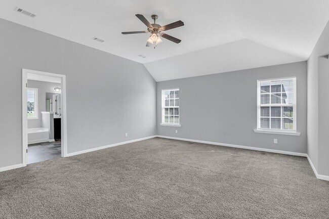 Building Photo - 4 bedroom 2.5 home located Huntington neighborhood close to Ft. Stewart