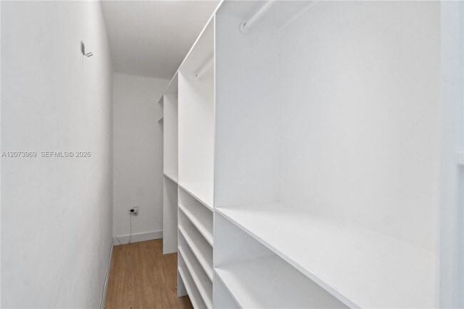 Building Photo - 9250 W Bay Harbor Dr