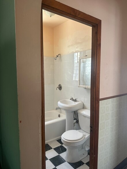 Building Photo - 4616 S Rockwell St