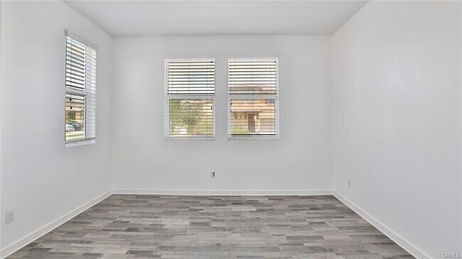 Building Photo - 2832 E Clementine Dr