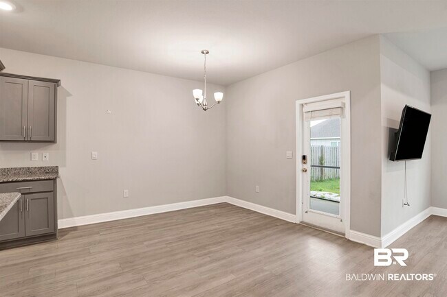 Building Photo - 390 Gemini St