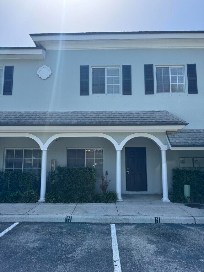 Building Photo - 1161 Colonial Palms Way