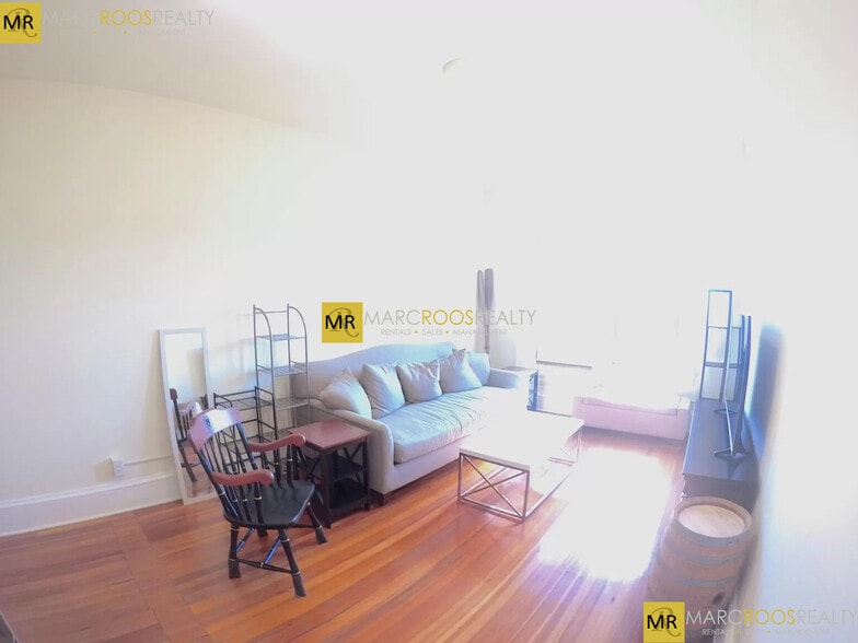 Building Photo - 1475 Beacon St