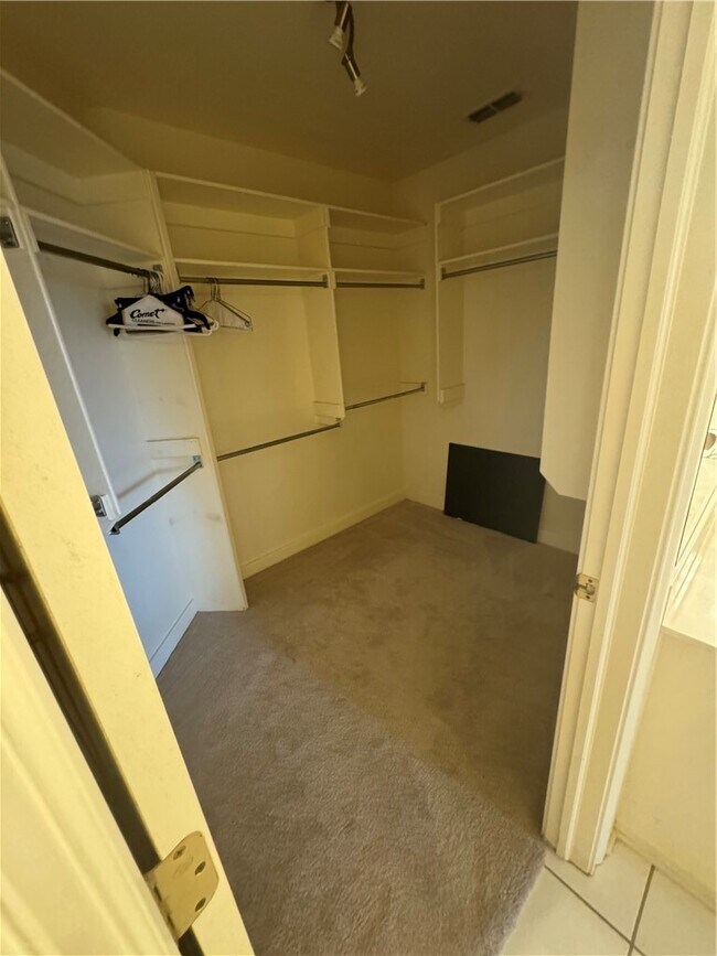 Building Photo - 82 E Cydnee St