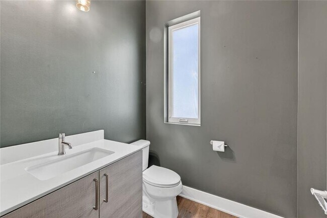 Building Photo - 1214 Chelsea Cir NW