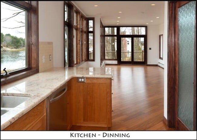 Building Photo - Year-Round Riverfront Home in Gloucester (Pet-Friendly)